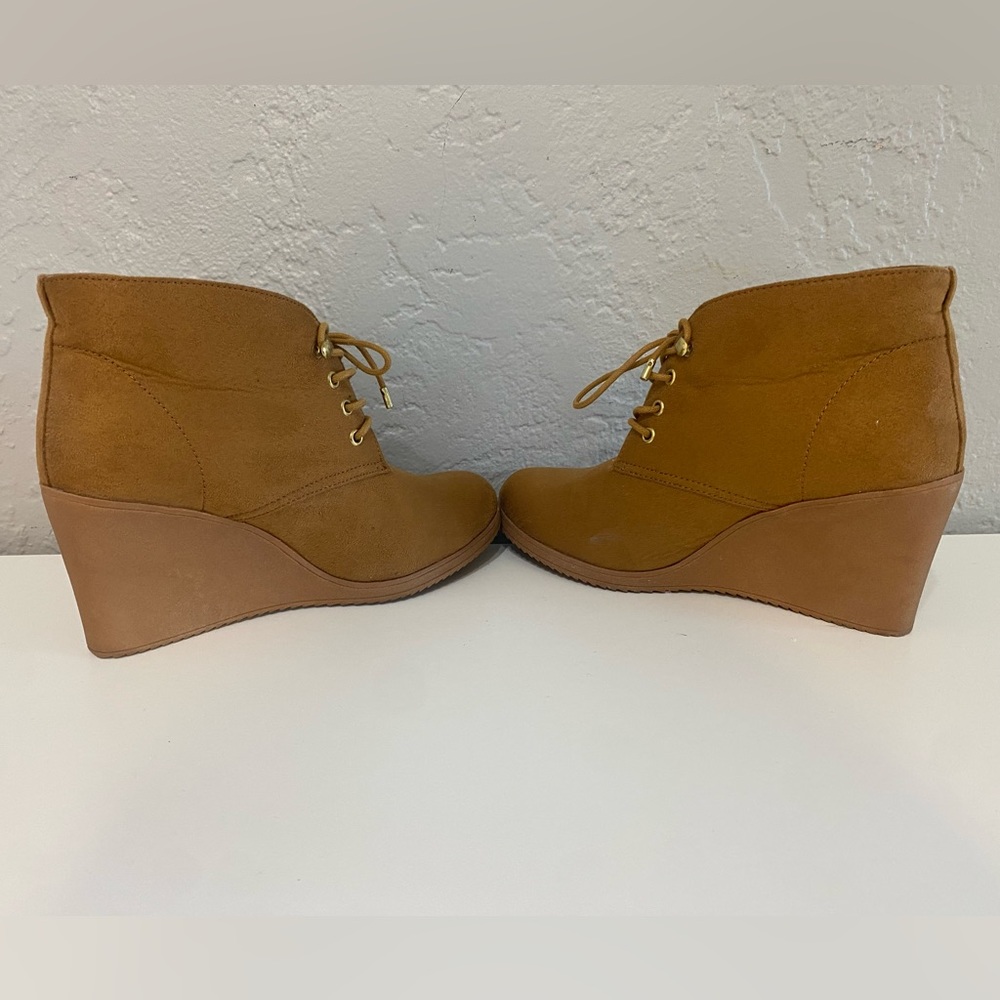 MeRona tan wedges